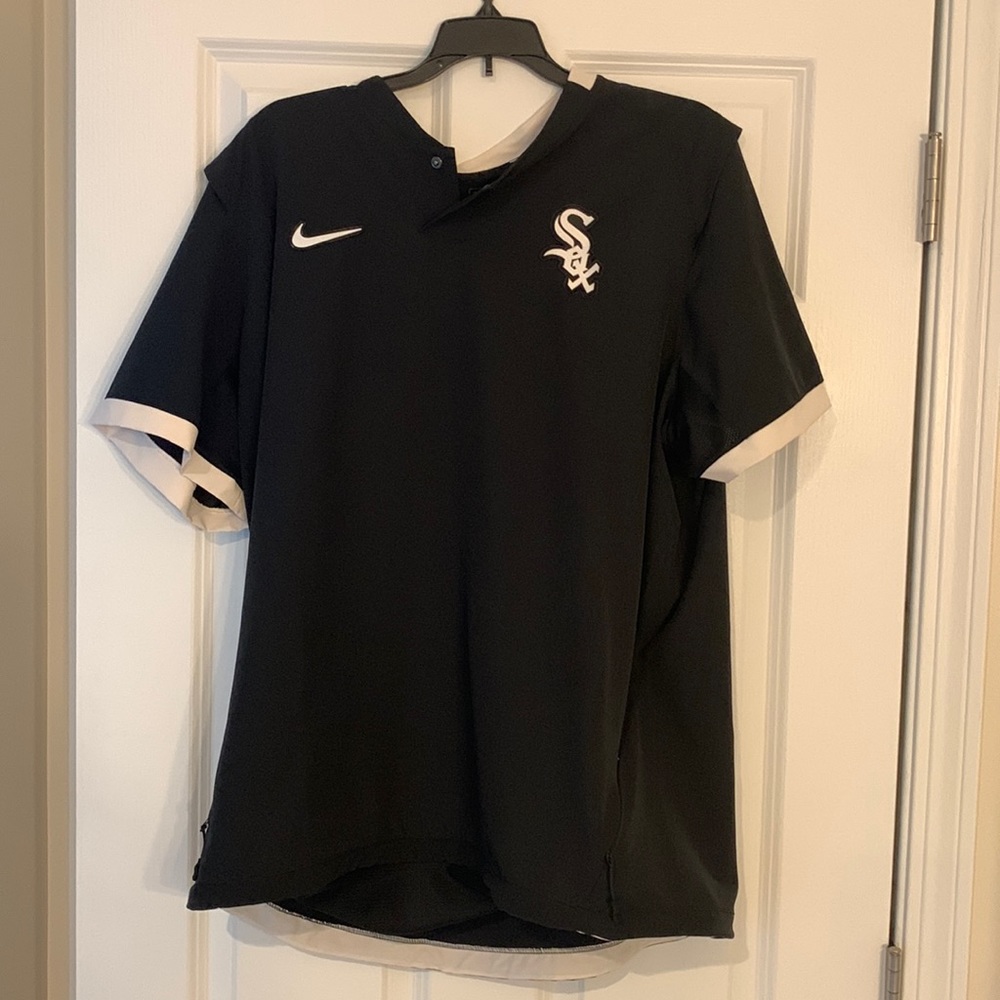 Mens Chicago White Sox warm up shirt. Size Large